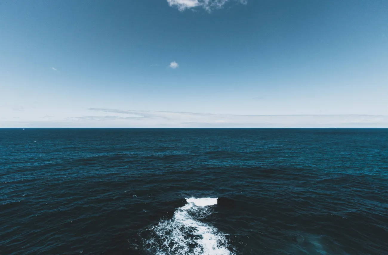 Seascape/Wake image-source Quentin Grignet at Unsplash